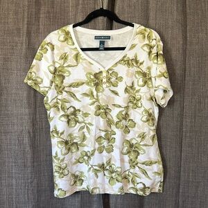 Karen Scott green and white floral short sleeve Henley style tshirt size XL
